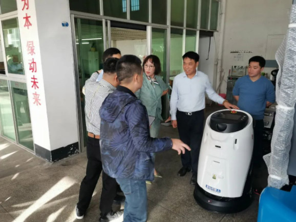 情暖永新昌丨熱烈歡迎廈門總商會舉辦的哈工大會長班同學(xué)光臨廈門永新昌參觀指導(dǎo)。